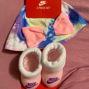 Nike 2 piece set hat and booties